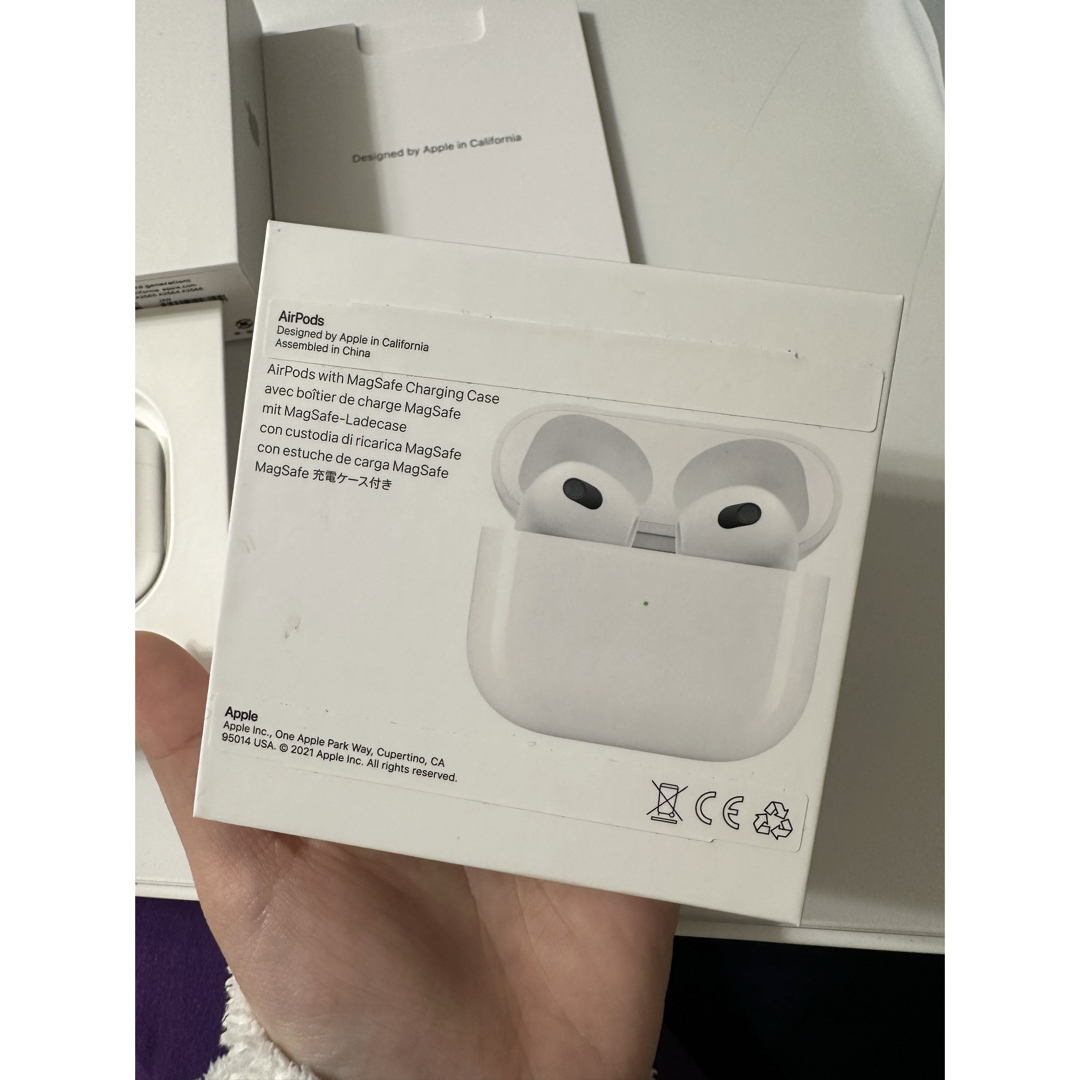 Apple(アップル)のAirPods 第３世代 スマホ/家電/カメラのオーディオ機器(ヘッドフォン/イヤフォン)の商品写真