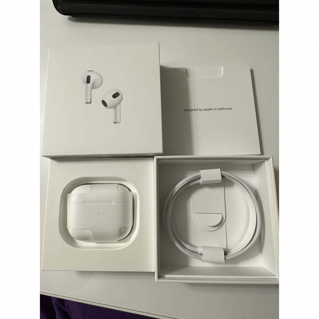 Apple(アップル)のAirPods 第３世代 スマホ/家電/カメラのオーディオ機器(ヘッドフォン/イヤフォン)の商品写真