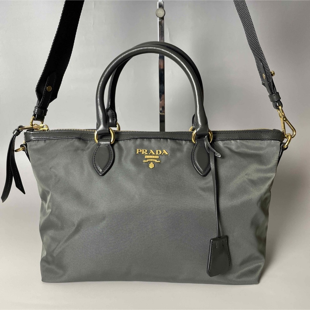 PRADA(プラダ)のPrada 極美品 2way ナイロン レザー ハンドバッグ ロゴメタル プラダ レディースのバッグ(ショルダーバッグ)の商品写真