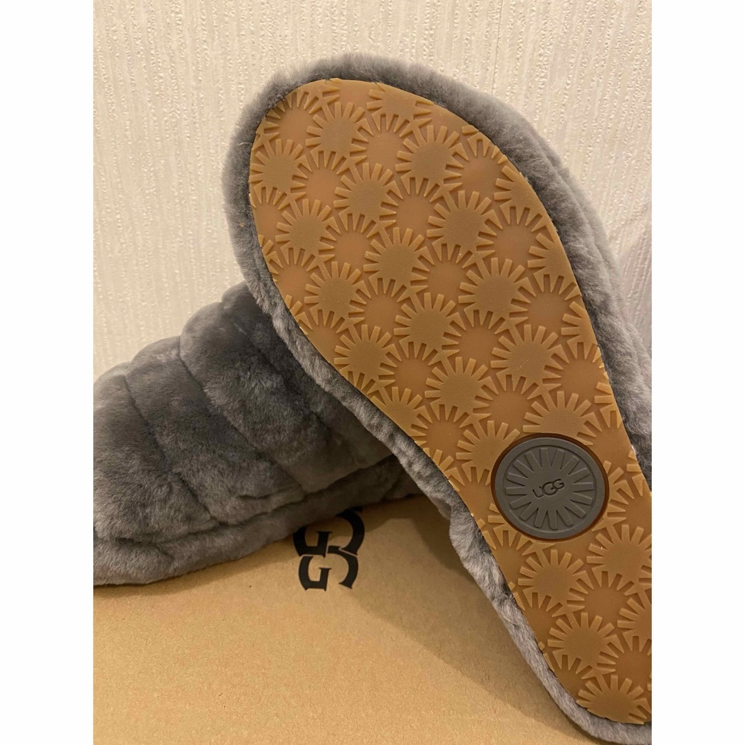 UGG(アグ)のUGG アグ スリッパ フラッフ イヤー スライド　サンダル　チャコール レディースの靴/シューズ(サンダル)の商品写真