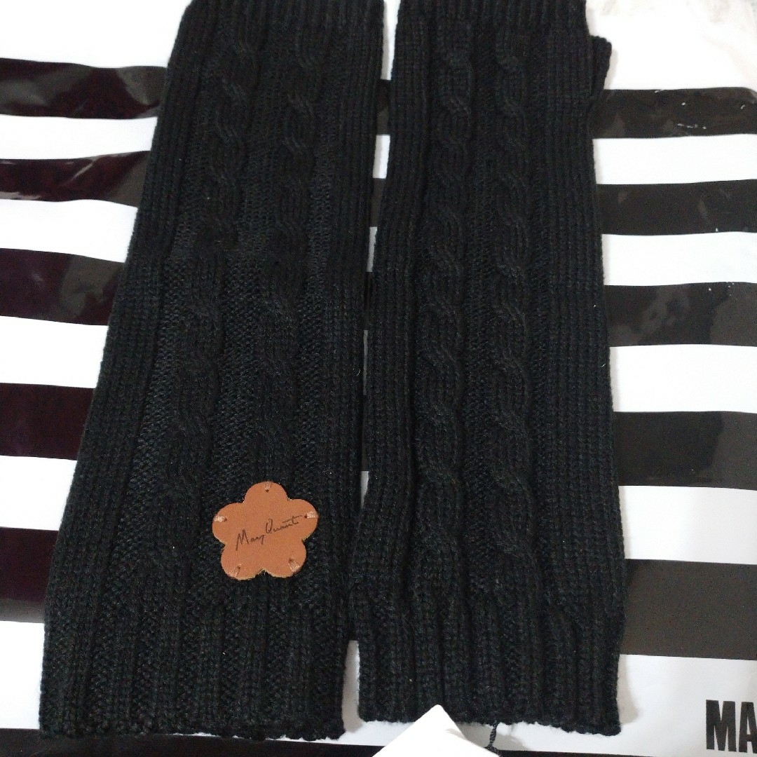 MARY QUANT(マリークワント)のMARYQUANT❤︎アームウォーマー❤︎ブラック‪✿デイジー牛革パッチ‪✿新品 レディースのファッション小物(手袋)の商品写真
