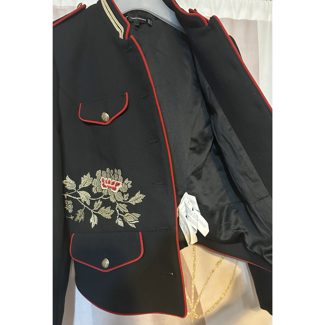 ZARA(ザラ)のZARA Trafaluc 鳥 和柄 刺繍 羊毛 ナポレオンジャケット 紺ブレ レディースのジャケット/アウター(テーラードジャケット)の商品写真