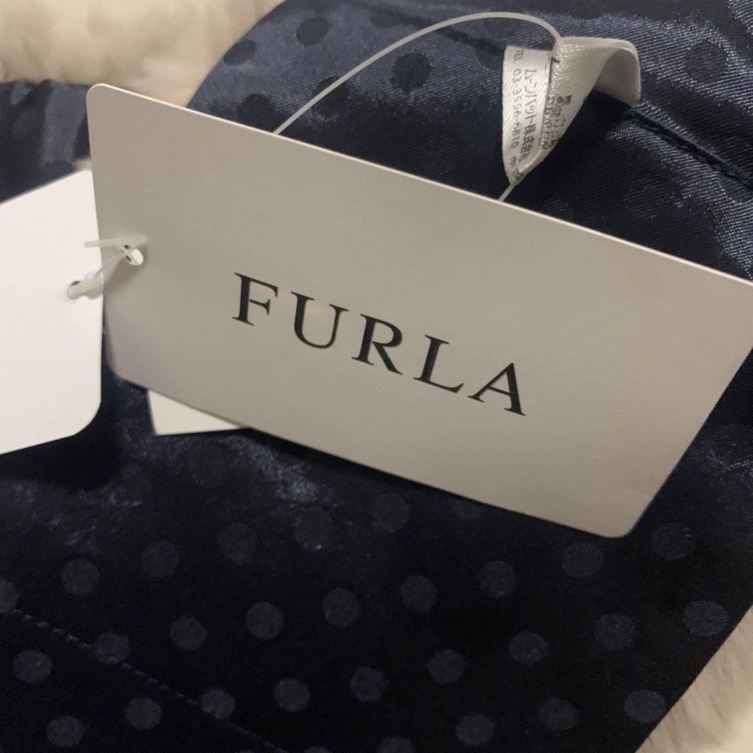 Furla(フルラ)の新品タグ付　フルラ　マフラー レディースのファッション小物(マフラー/ショール)の商品写真