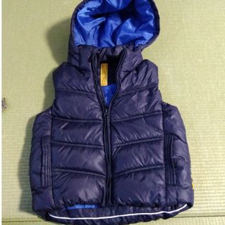 ザラキッズ(ZARA KIDS)の110 ネイビーのベスト(ジャケット/上着)