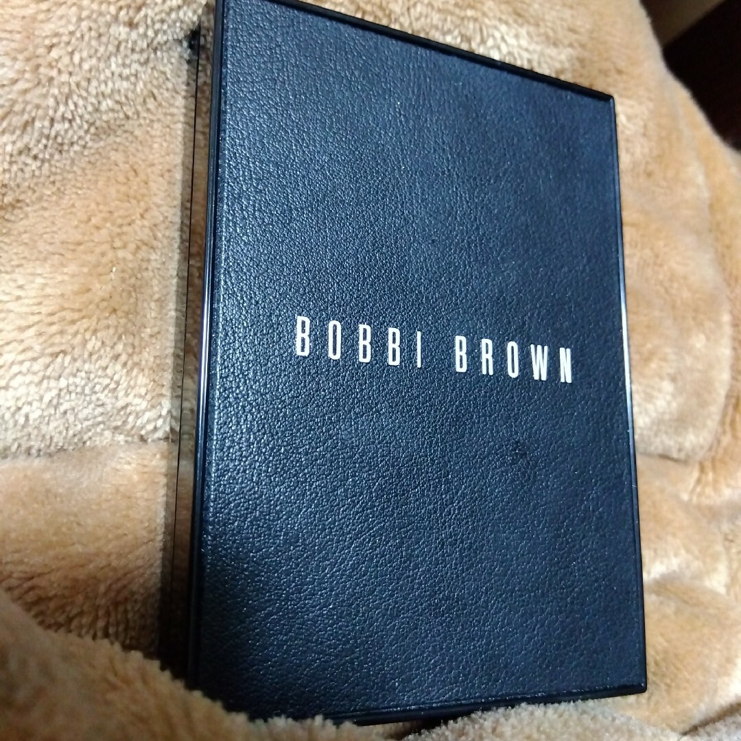 BOBBI BROWN(ボビイブラウン)のボビイブラウン  BOBBI BROWNとミルクタッチ　アイシャドウ コスメ/美容のベースメイク/化粧品(アイシャドウ)の商品写真