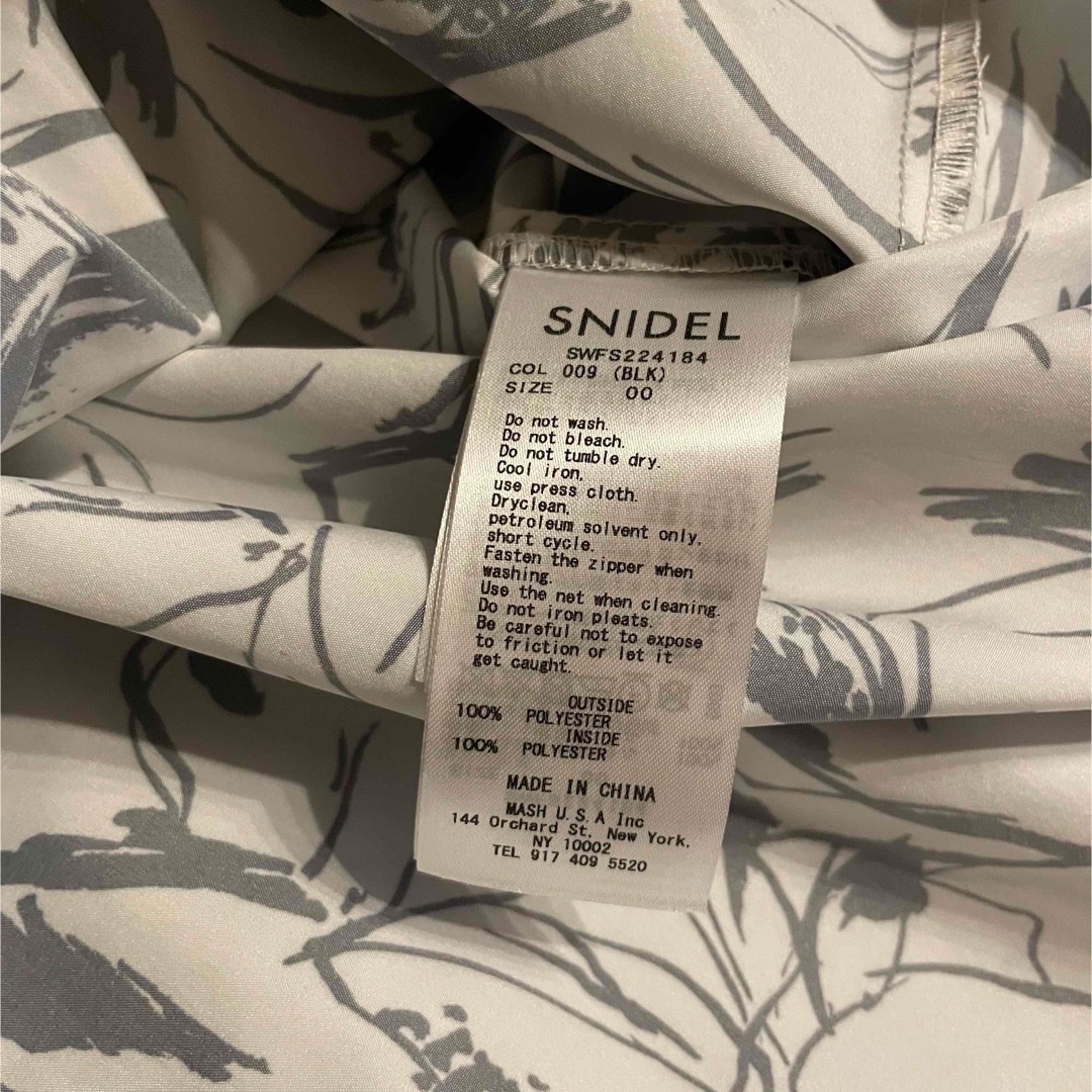 SNIDEL(スナイデル)のSNIDEL プリーツシフォンレイヤードプリントスカート　ブラック　SSサイズ レディースのスカート(ロングスカート)の商品写真