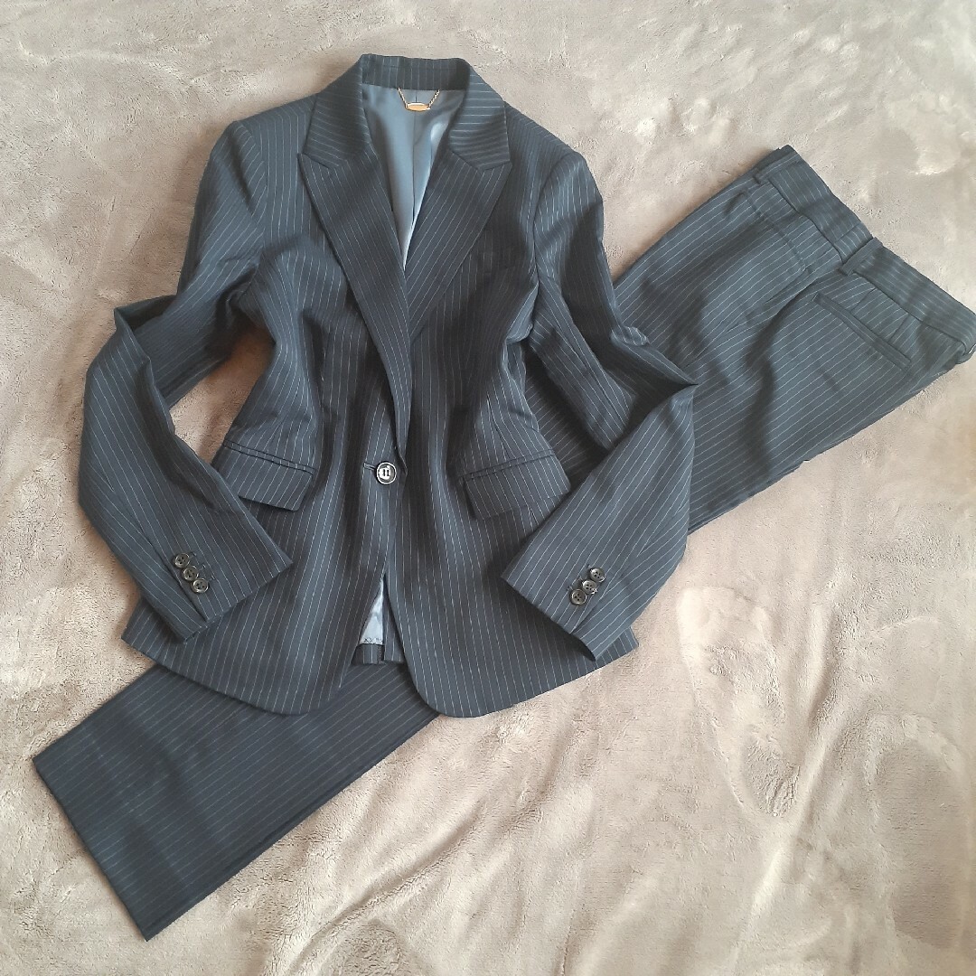 SOFUOL☆ソフール　黒地ストライプ柄　テーラードスーツ　MS レディースのフォーマル/ドレス(スーツ)の商品写真