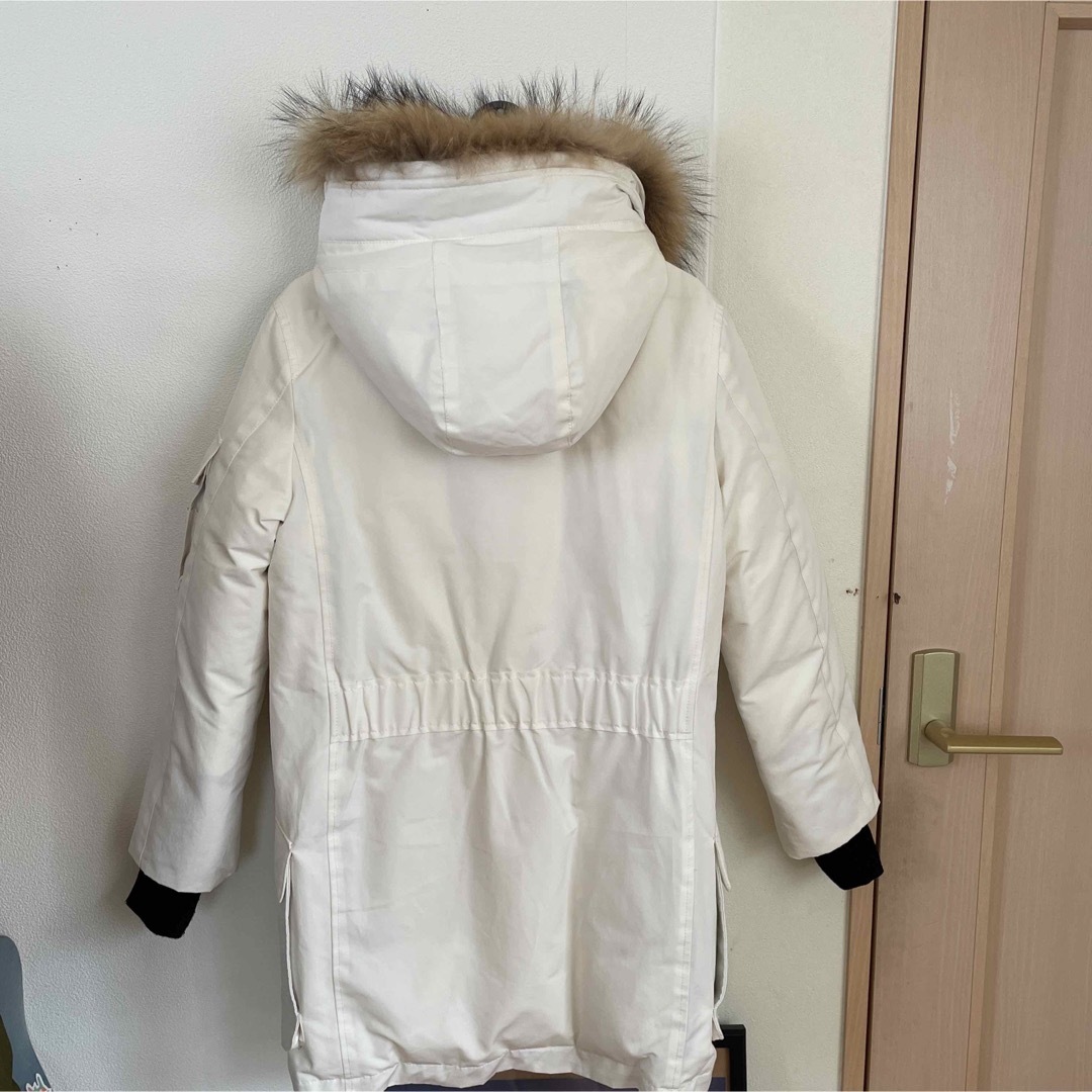 DOUBLE STANDARD CLOTHING(ダブルスタンダードクロージング)のお値下げ　ダブルスタンダードクロージング　ダウンコート　ホワイト レディースのジャケット/アウター(ダウンコート)の商品写真