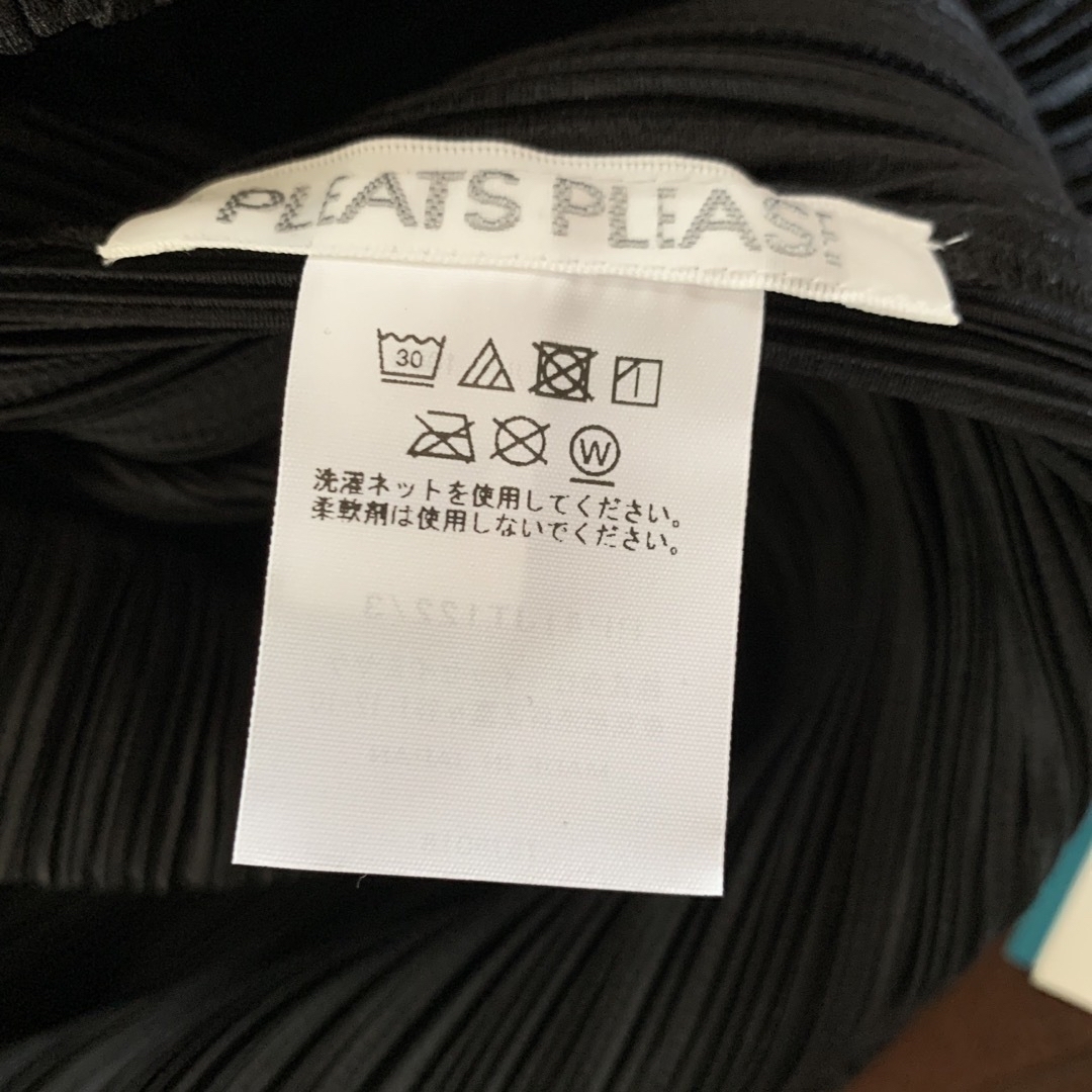 PLEATS PLEASE ISSEY MIYAKE(プリーツプリーズイッセイミヤケ)のPLEATS PLEASE MONTHLY COLORS BLACK レディースのトップス(チュニック)の商品写真