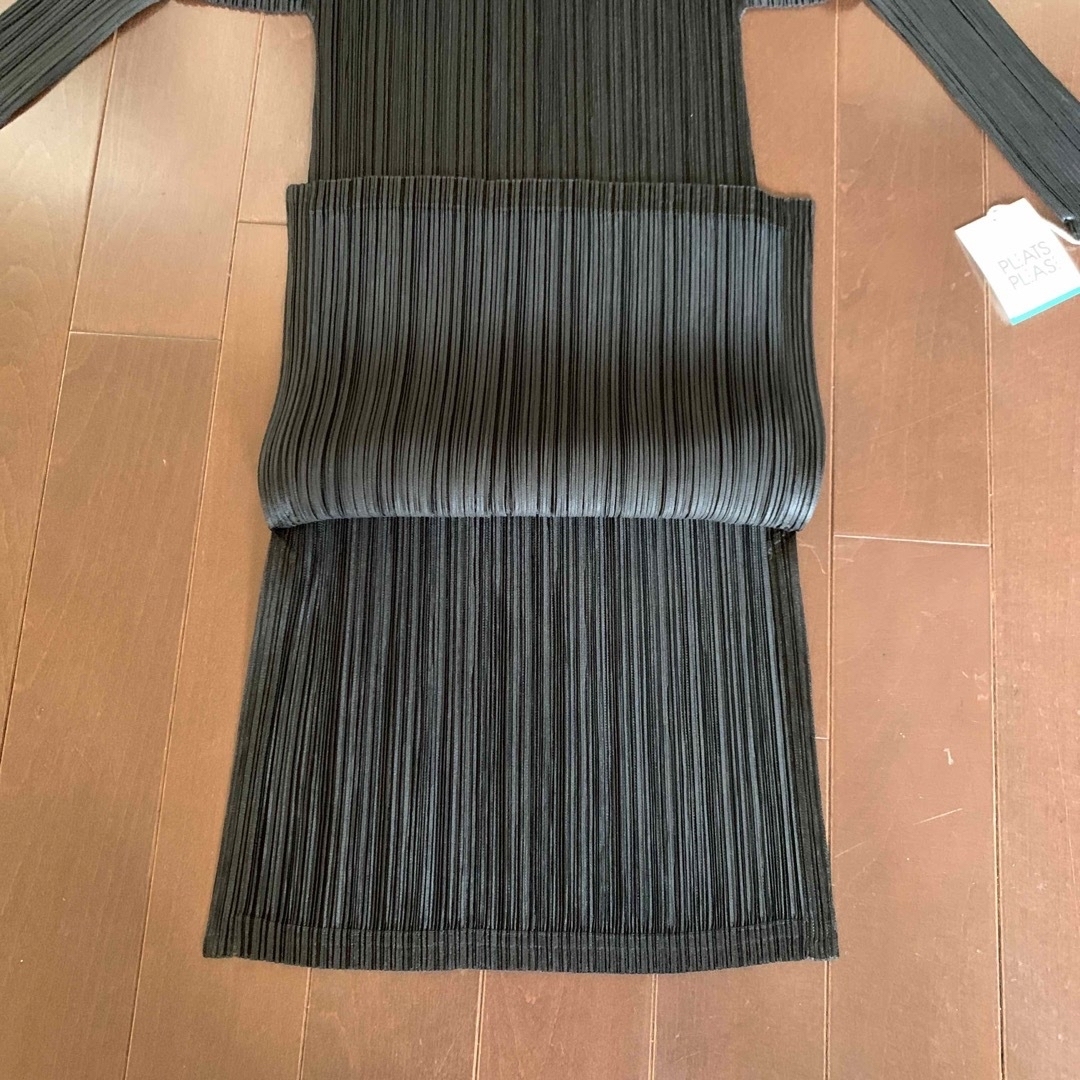 PLEATS PLEASE ISSEY MIYAKE(プリーツプリーズイッセイミヤケ)のPLEATS PLEASE MONTHLY COLORS BLACK レディースのトップス(チュニック)の商品写真