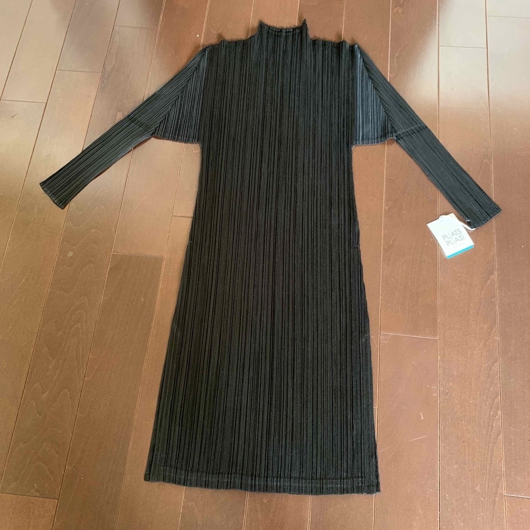 PLEATS PLEASE ISSEY MIYAKE(プリーツプリーズイッセイミヤケ)のPLEATS PLEASE MONTHLY COLORS BLACK レディースのトップス(チュニック)の商品写真