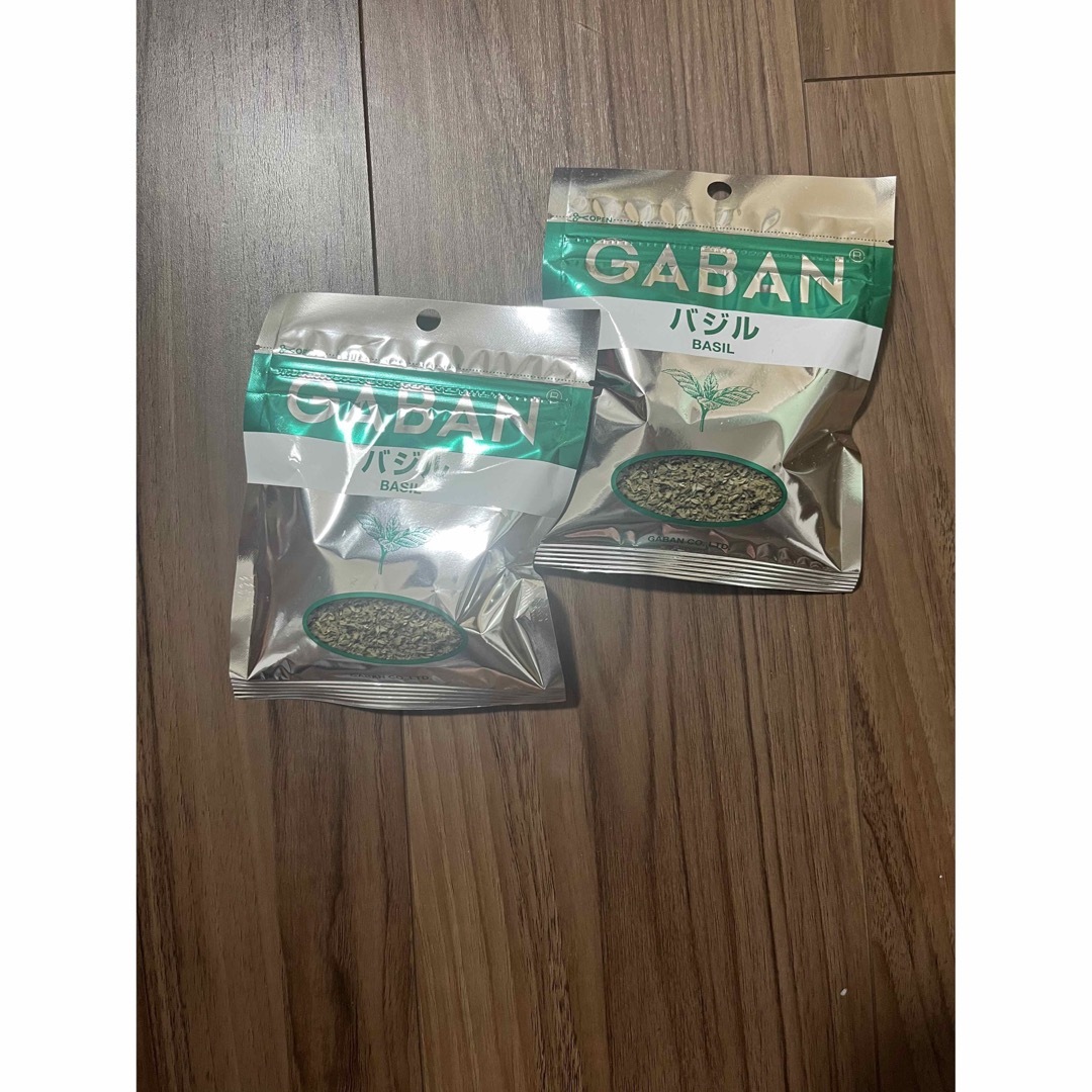 GABAN(ギャバン)のギャバン バジル ホール 袋 12g 2つセット 食品/飲料/酒の食品(調味料)の商品写真