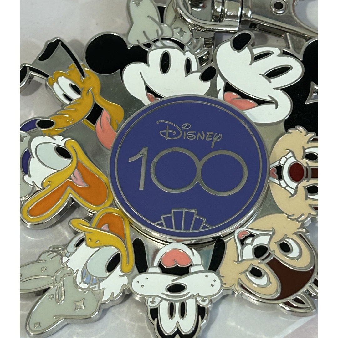 ディズニー　100周年　キーホルダー　キーチェーン　アメリカ　カリフォルニア　 エンタメ/ホビーのおもちゃ/ぬいぐるみ(キャラクターグッズ)の商品写真