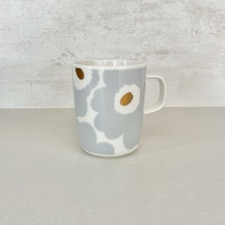 マリメッコ(marimekko)のmarimekkoマグカップ　アイシーグレー(食器)