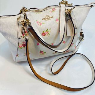 コーチ(COACH)のcoach 2way ショルダーバッグ　白　花柄(ショルダーバッグ)