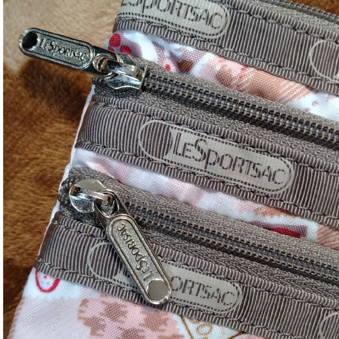 LeSportsac(レスポートサック)の★未使用品☆レスポートサック　7158 3-ZIP COSMETIC ★ レディースのファッション小物(ポーチ)の商品写真