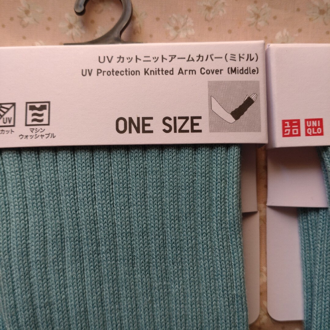 UNIQLO(ユニクロ)の2点★UVカットニットアームカバー（ミドル）新品ブルー　UVカット指穴あり レディースのファッション小物(その他)の商品写真