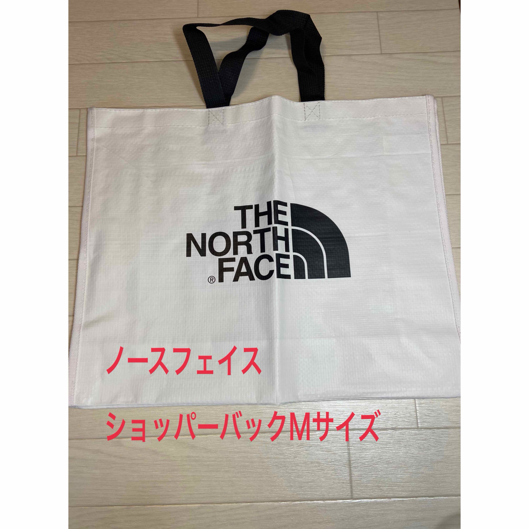 THE NORTH FACE(ザノースフェイス)の韓国限定☆ノースフェイス☆ショッパーバック☆Mサイズ☆白 レディースのバッグ(トートバッグ)の商品写真