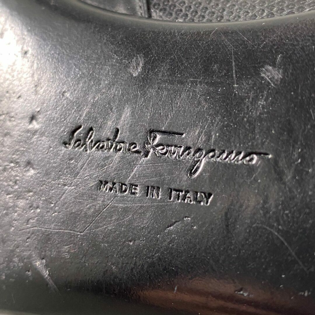 Salvatore Ferragamo(サルヴァトーレフェラガモ)の2b6 Salvatore Ferragamo サルヴァトーレ フェラガモ パイソン ストラップフラットシューズ 7 ブラック レザー シューズ イタリア製 レディースの靴/シューズ(ハイヒール/パンプス)の商品写真