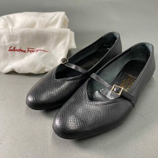 サルヴァトーレフェラガモ(Salvatore Ferragamo)の2b6 Salvatore Ferragamo サルヴァトーレ フェラガモ パイソン ストラップフラットシューズ 7 ブラック レザー シューズ イタリア製(ハイヒール/パンプス)