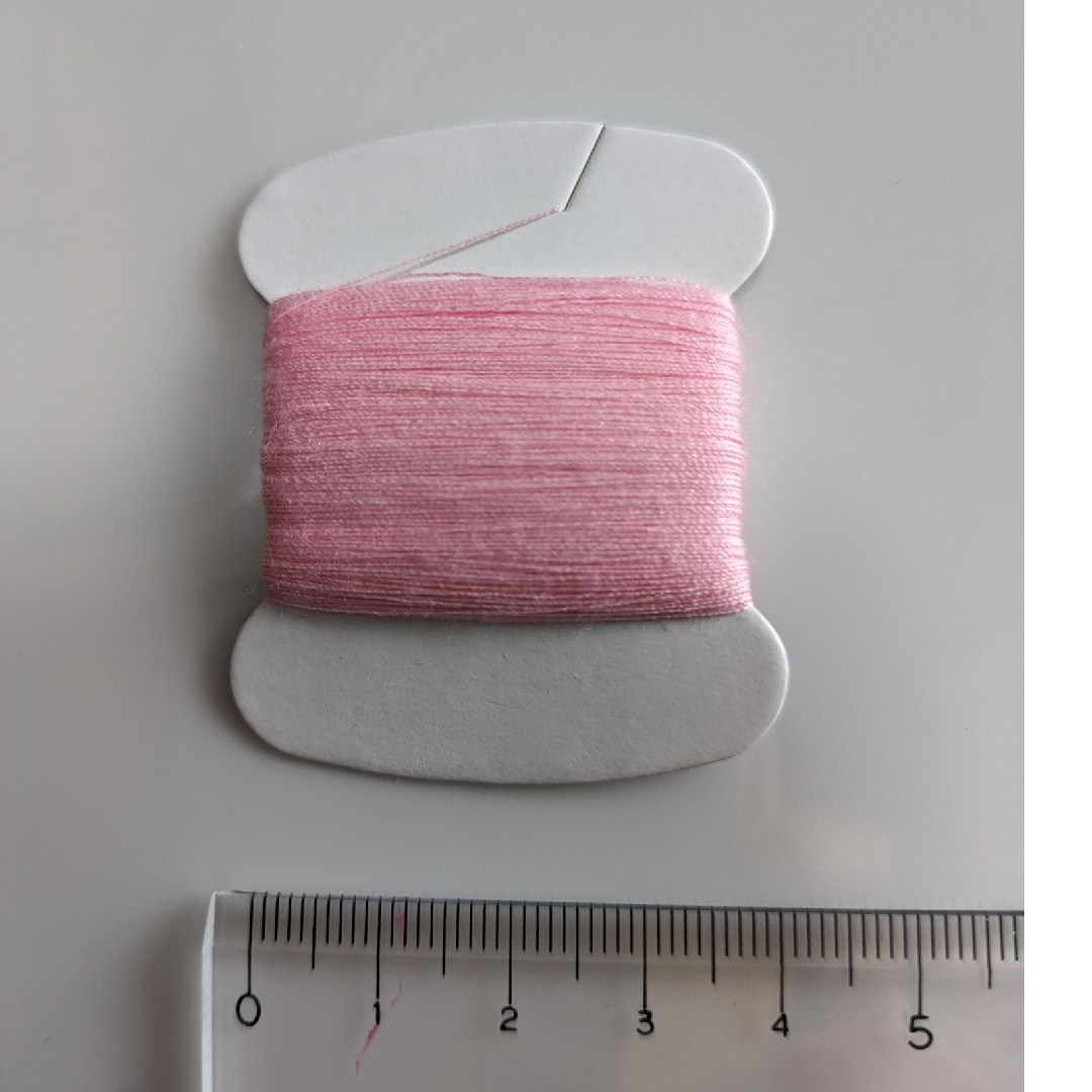ピンク色手縫い糸　約50m✕50個 ハンドメイドの素材/材料(生地/糸)の商品写真