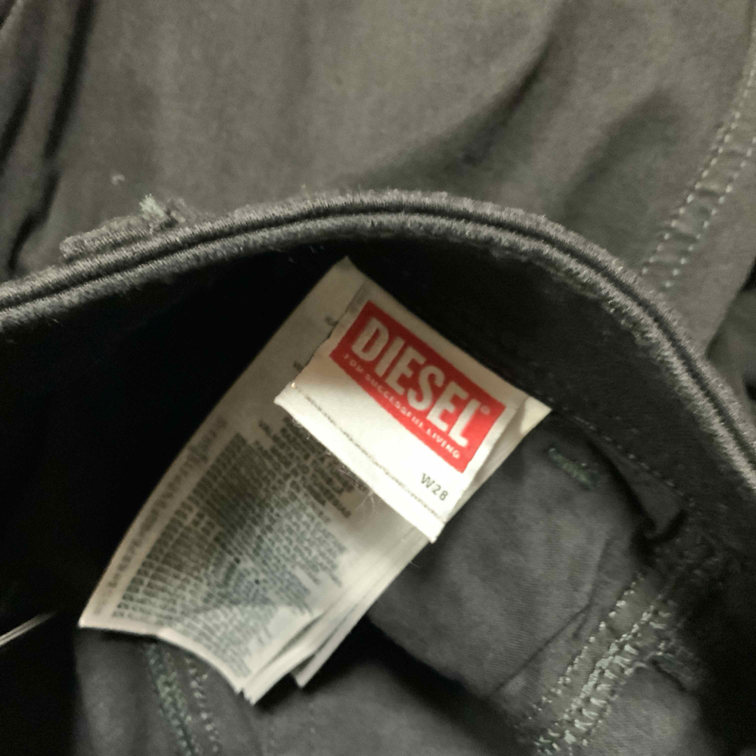 DIESEL(ディーゼル)の洗練されたデザイン　DIESEL デニム スーパースキニー ブラック　28 レディースのパンツ(デニム/ジーンズ)の商品写真