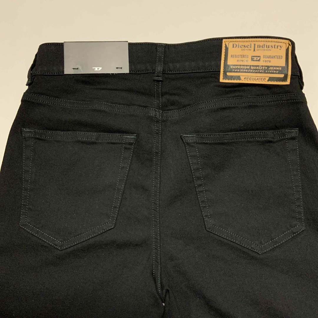 DIESEL - 洗練されたデザイン DIESEL デニム スーパースキニー DIESEL - 洗練されたデザイン DIESEL デニム スーパースキニー