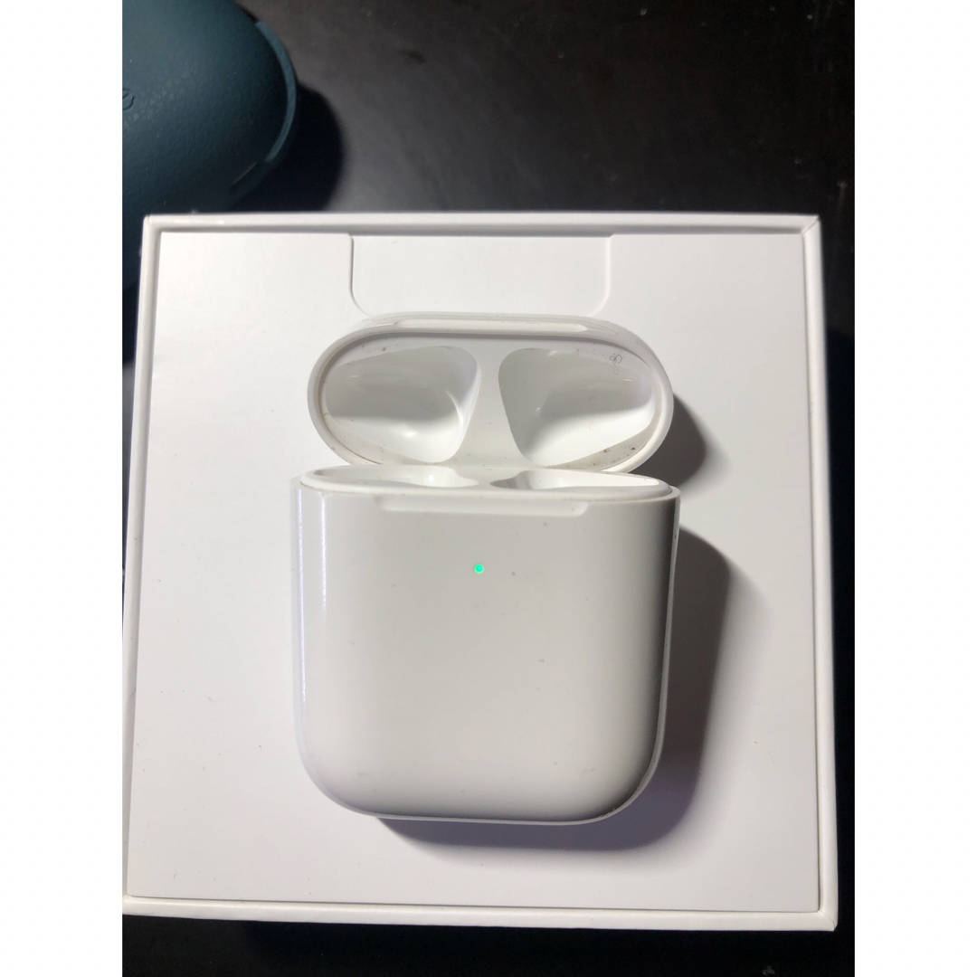 Apple - Apple AirPods 第二世代 充電ケース ワイヤレス充電の Apple - Apple AirPods 第二世代 充電ケース ワイヤレス充電の