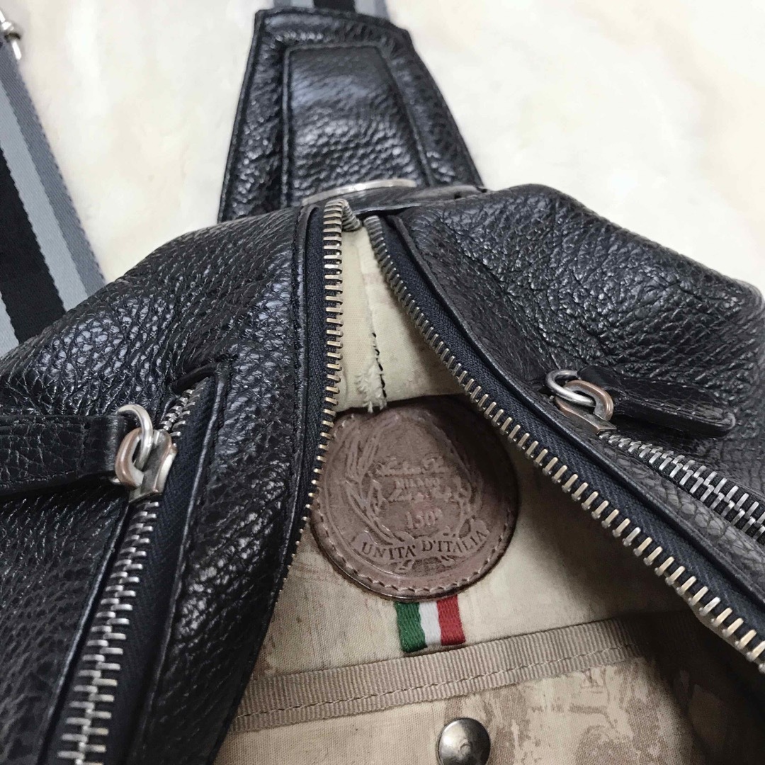 Andrea Rossi - 美品 ANDREA ROSSI オールレザー ボディバッグ Andrea Rossi - 美品 ANDREA ROSSI オールレザー ボディバッグ