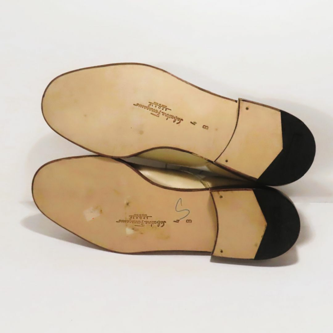 Salvatore Ferragamo(サルヴァトーレフェラガモ)の展示品 美品 サルヴァトーレ フェラガモ 革靴 4B 21cm レディース レディースの靴/シューズ(ローファー/革靴)の商品写真