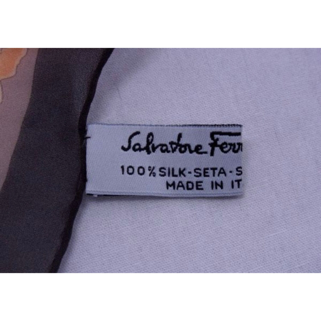 Salvatore Ferragamo(サルヴァトーレフェラガモ)のフェラガモ シルク100% フラワー スカーフ ストール ショール 花柄 レディースのファッション小物(バンダナ/スカーフ)の商品写真