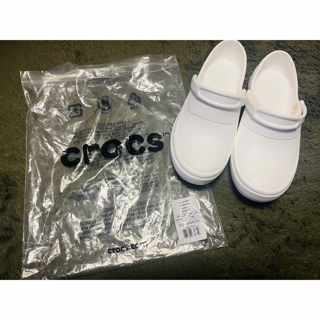 crocs(クロックス)のクロックス　ホワイト　値下げ レディースの靴/シューズ(サンダル)の商品写真