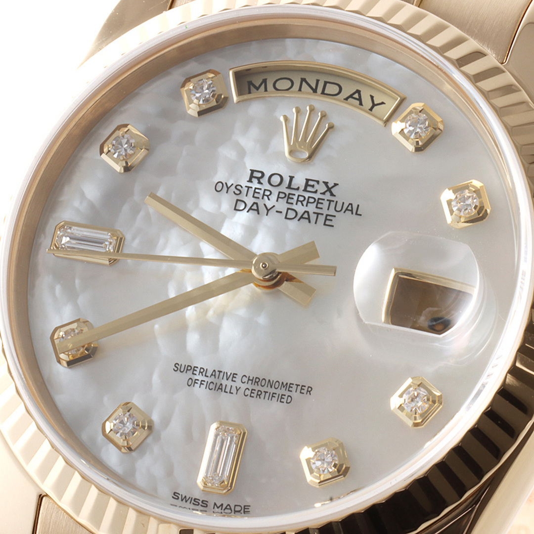 ROLEX(ロレックス)のロレックス デイデイト 8Pダイヤ/2Pバケットダイヤ 118238NA ホワイトシェル K番 メンズ 中古 腕時計 メンズの時計(腕時計(アナログ))の商品写真