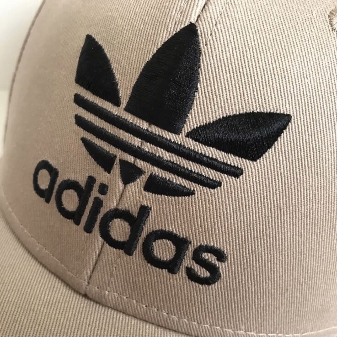 adidas(アディダス)のレア【新品】アディダス キャップ USA ベージュ 帽子 ゴルフ メンズの帽子(キャップ)の商品写真