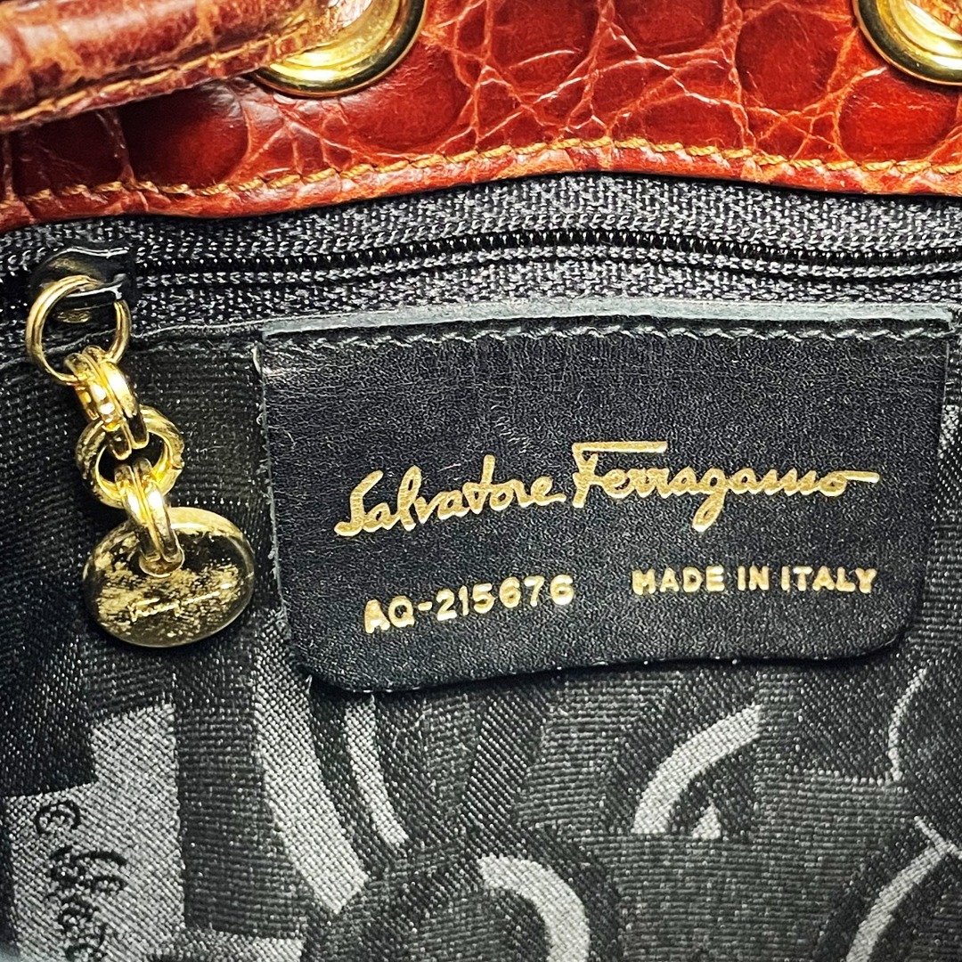 Salvatore Ferragamo(サルヴァトーレフェラガモ)の☆☆Salvatore Ferragamo サルヴァトーレフェラガモ ヴァラ AQ-215676 ボルドー 巾着 リュック レザー レディース 布袋有 レディースのバッグ(リュック/バックパック)の商品写真