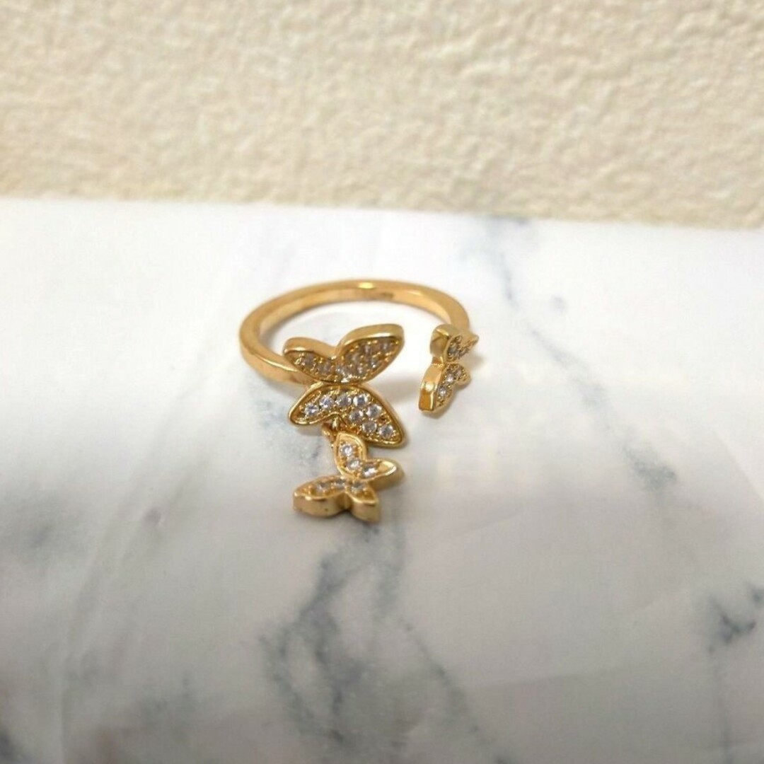 ♡r10  キラキラ 蝶々 ゆらゆら リング♪ レディースのアクセサリー(リング(指輪))の商品写真