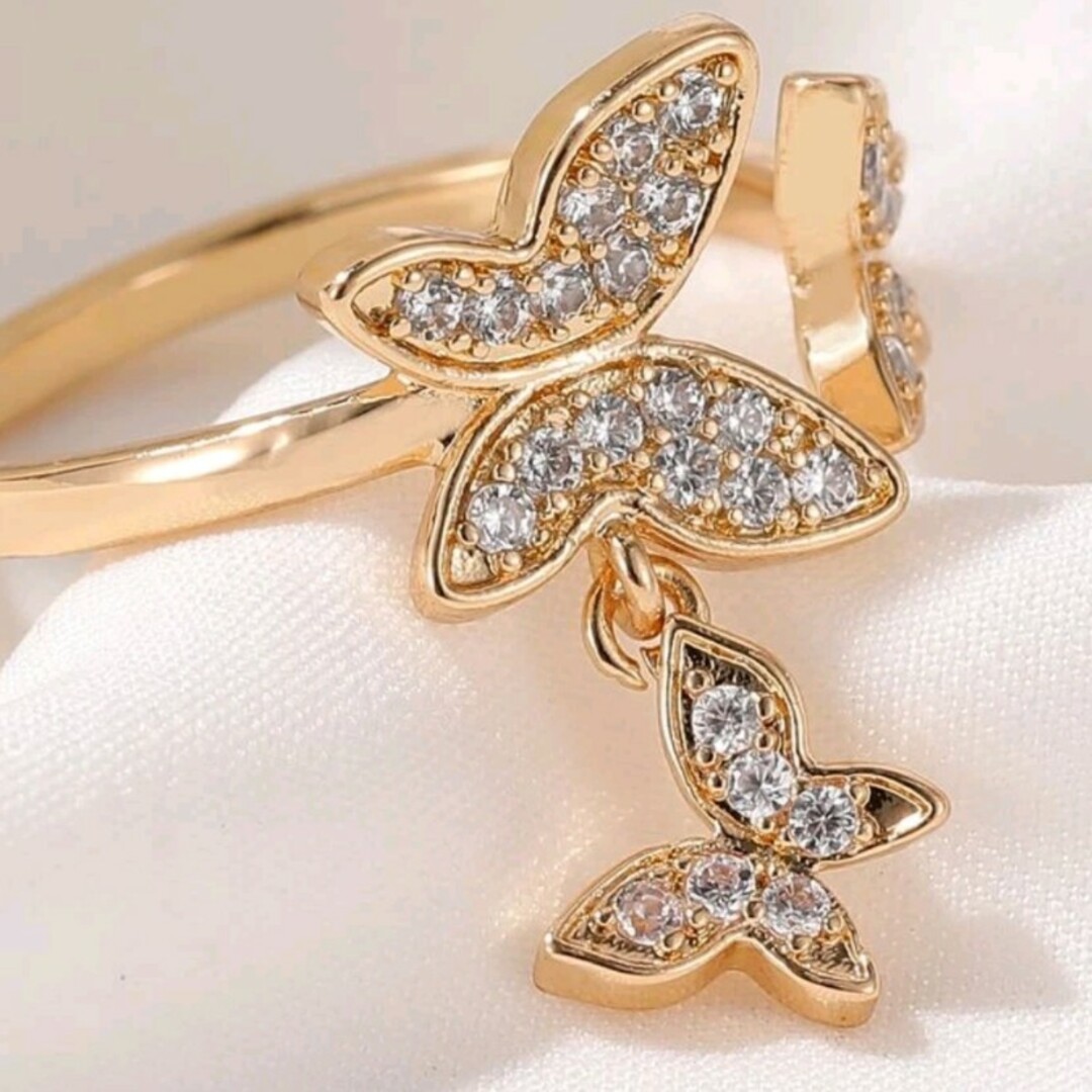 ♡r10  キラキラ 蝶々 ゆらゆら リング♪ レディースのアクセサリー(リング(指輪))の商品写真