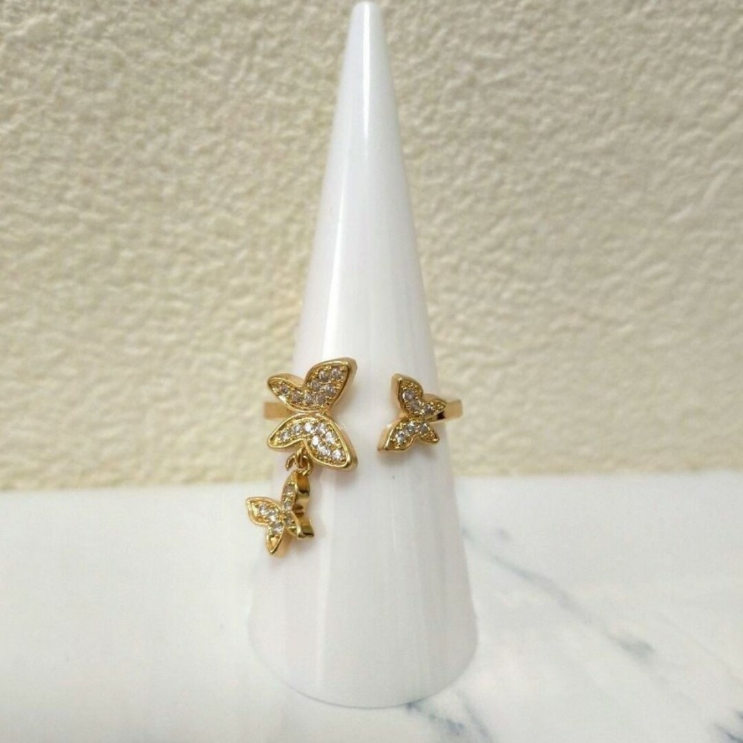 ♡r10  キラキラ 蝶々 ゆらゆら リング♪ レディースのアクセサリー(リング(指輪))の商品写真