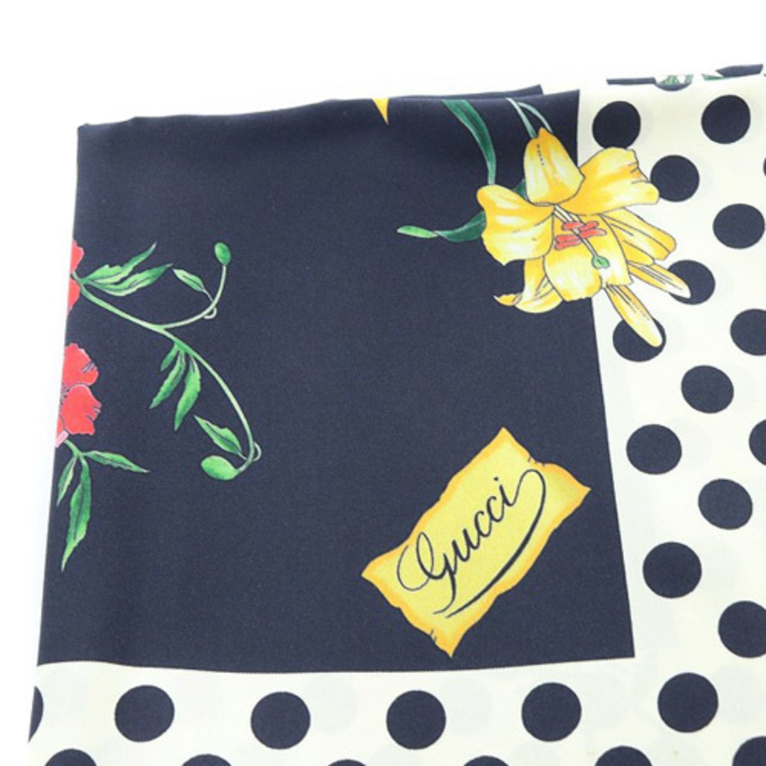 Gucci(グッチ)のグッチ フローラプリント スカーフ 総柄 黒 レディースのファッション小物(バンダナ/スカーフ)の商品写真