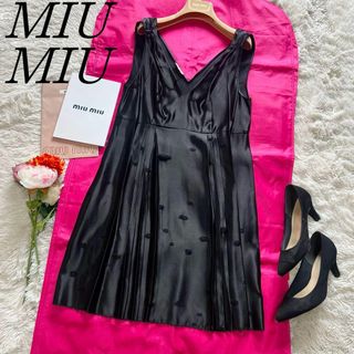 みーちゃんストア【美品】MIU MIU 襟付きワンピース ブラック プリーツ フレア 38 半袖