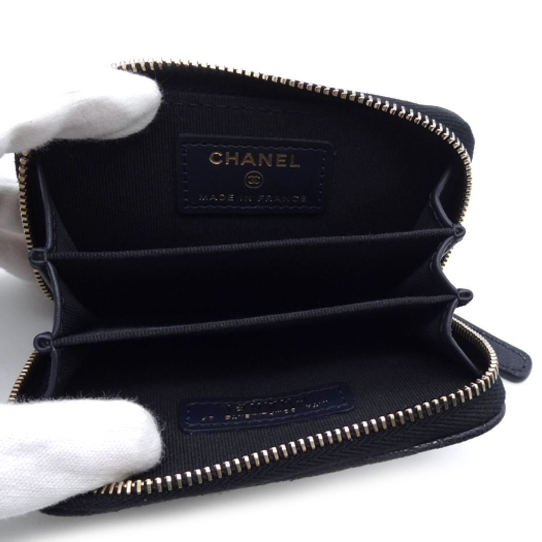 CHANEL(シャネル)のシャネル トランプモチーフ コインケース キャビアスキン ネイビー 紺色 財布 AP3082 レディースのファッション小物(コインケース)の商品写真