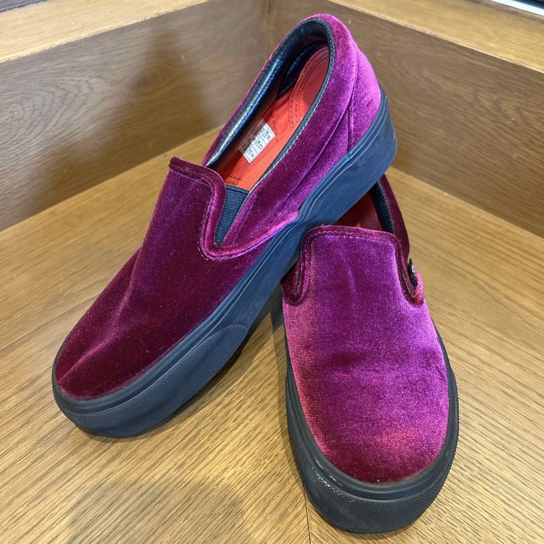 VANS(ヴァンズ)の値下げ⭐︎VANS  ベロア　スリッポン　スニーカー レディースの靴/シューズ(スリッポン/モカシン)の商品写真