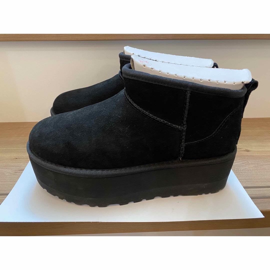 UGG(アグ)のUGG クラシック ウルトラミニ BLACK 24cm  レディースの靴/シューズ(ブーツ)の商品写真