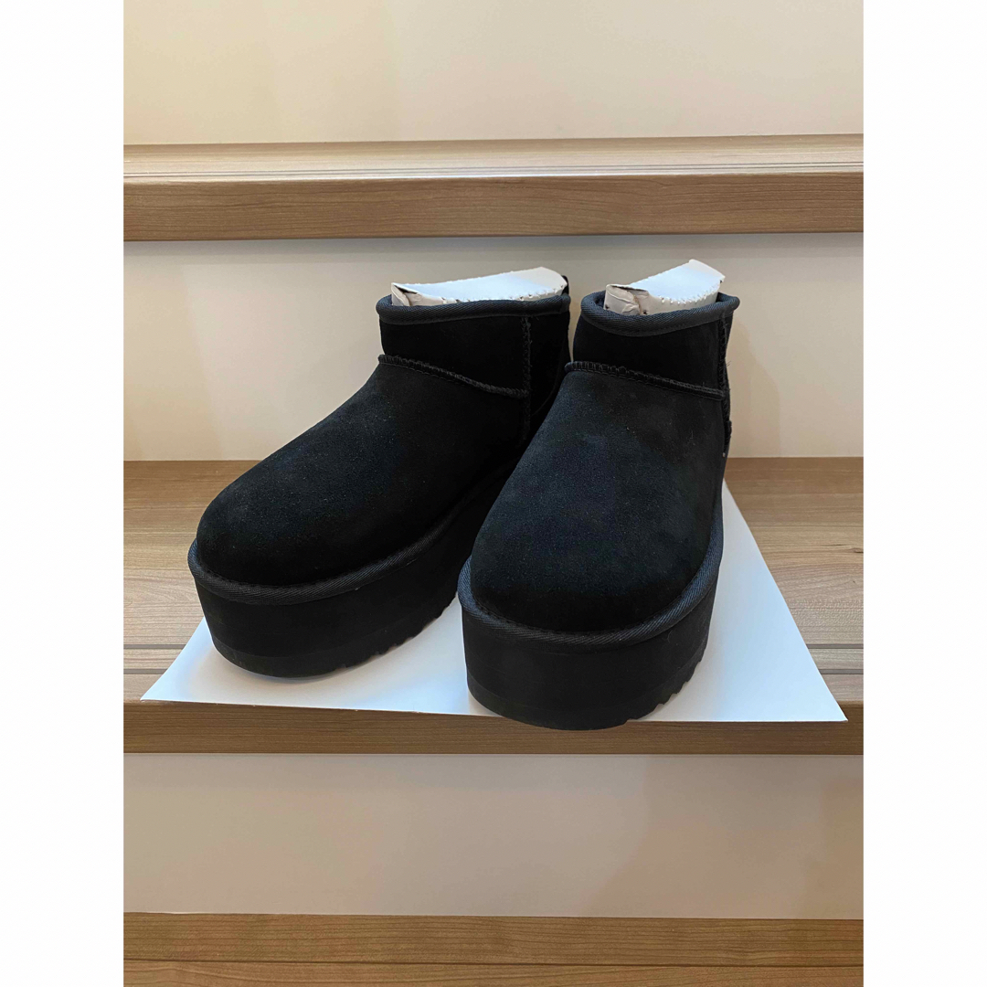 UGG(アグ)のUGG クラシック ウルトラミニ BLACK 24cm  レディースの靴/シューズ(ブーツ)の商品写真