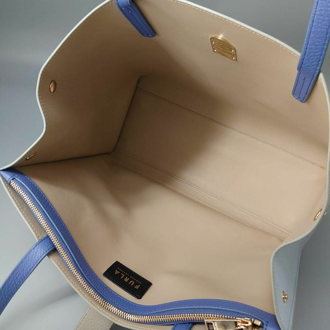 Furla(フルラ)のフルラ ソフィア トートバッグ スカイブルー オールレザー アーチロゴ 多収納 レディースのバッグ(トートバッグ)の商品写真
