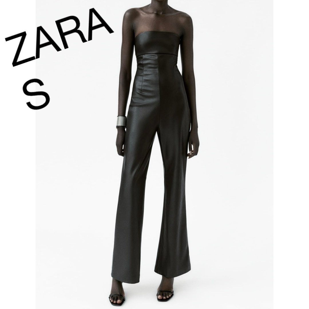 ZARA(ザラ)のフェイクレザーストラップレスジャンプスーツ レディースのパンツ(オールインワン)の商品写真