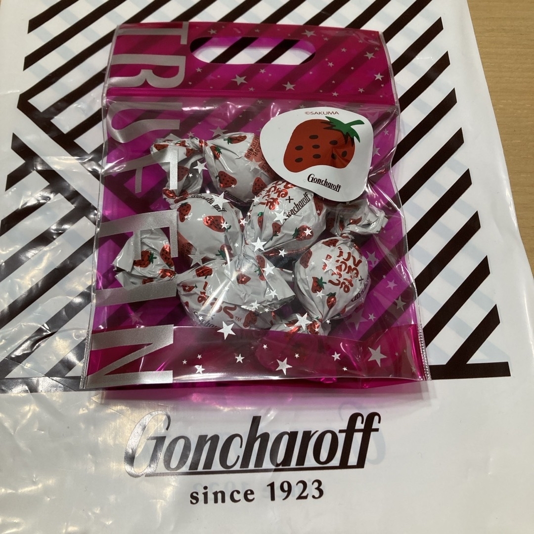 Goncharoff(ゴンチャロフ)のgoncharoff（ゴンチャロフ）×サクマ　いちごみるくのトリュフチョコ　5個 食品/飲料/酒の食品(菓子/デザート)の商品写真