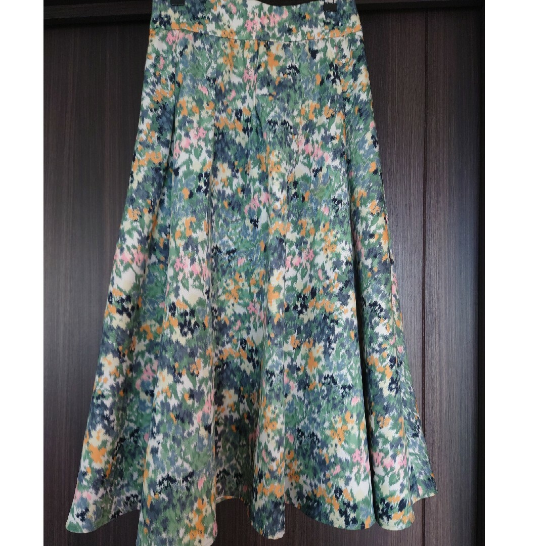 IENA(イエナ)のIENA かすれフラワーギャザースカート　38 レディースのスカート(ひざ丈スカート)の商品写真
