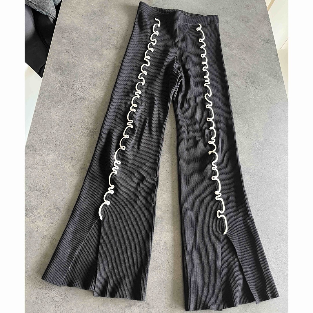 STUDIOUS(ステュディオス)のsoduk colored stitch slit knit trousers レディースのパンツ(カジュアルパンツ)の商品写真