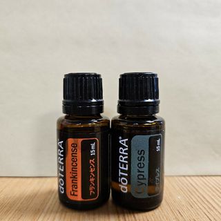 ドテラ(doTERRA)のドテラ　エッセンシャルオイル　フランキンセンス・サイプレス(エッセンシャルオイル（精油）)